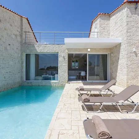 Vila Mythos *
