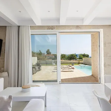 Mythos Villa *