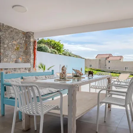 Mythos Villa *